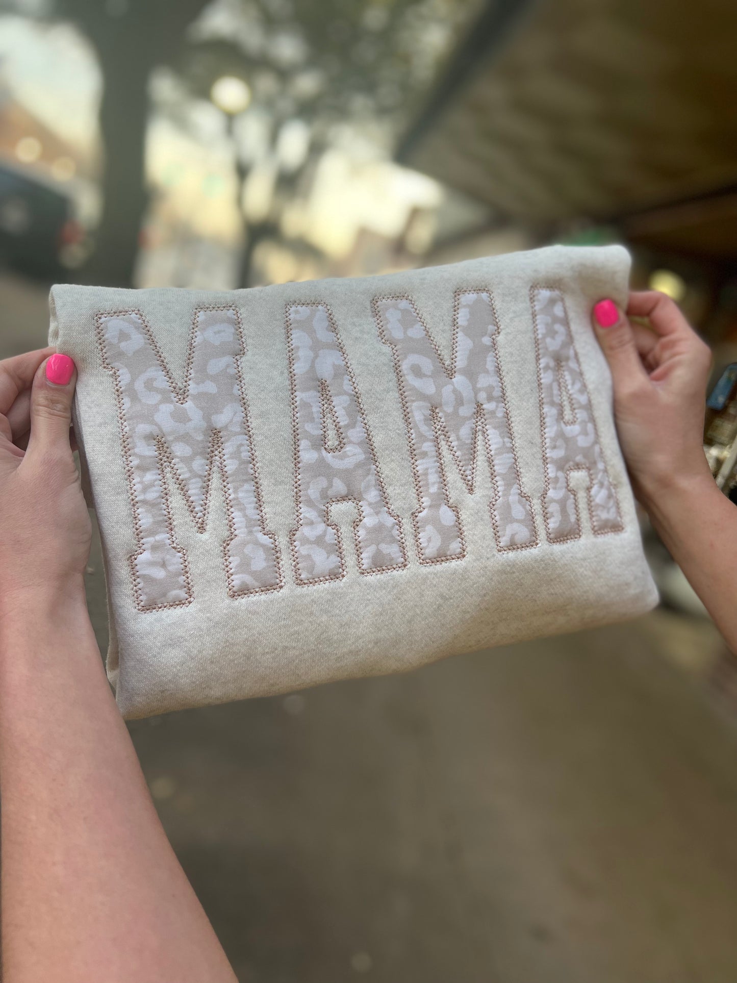 Leopard MAMA Sweatshirt w/ tone on tone fabric